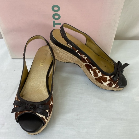 Giraffe "fur" Print Wedge "Janice" by Me Too. Size 5.5 with a 2.5" wedge heel. - Picture 8 of 9